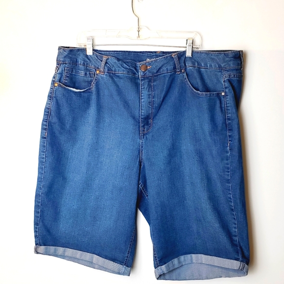 avenue denim Pants - Avenue Denim Cuffed Jean Shorts size 26